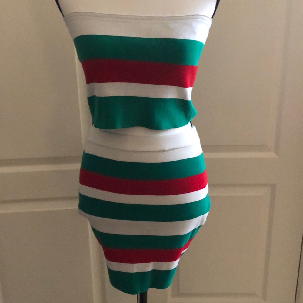 JUNIORS - 🎄 🇲🇽 Two Piece Crop Top and Mini Skirt - Size L